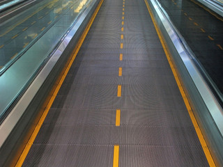 Moving walkway