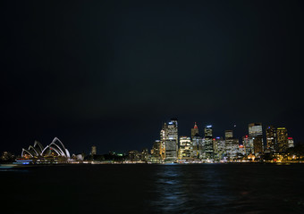 Obraz premium sydney harbour skyline view by night in australia