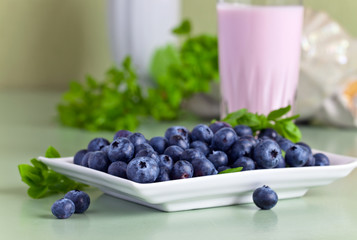  blueberry yogurt and berries