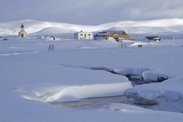 Fototapeta na wymiar Le village de Modrudalur en hiver