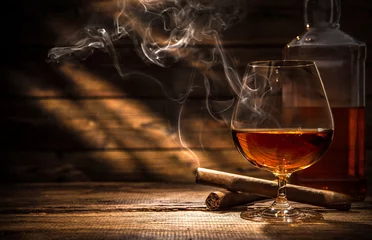 Foto auf Acrylglas Whisky mit rauchender Zigarre © Alexander Raths