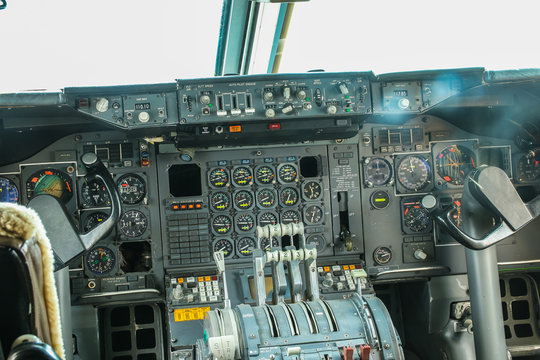 Cockpit mit Steuerrad