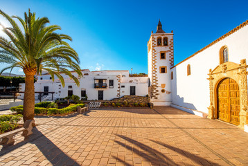 Central square with church tower in Betancuria village on Fuerteventura island in Spain - obrazy, fototapety, plakaty