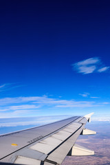 Fototapeta na wymiar view of the wing of an airplane through the window