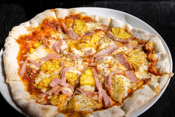 Pizza hawaiian