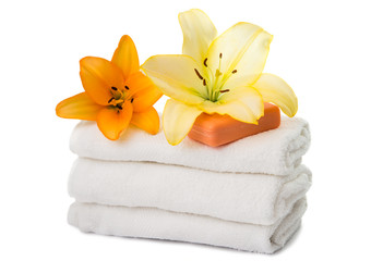 Obraz na płótnie Canvas set of towels with lily isolated