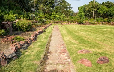 Fototapeta na wymiar walkway in the park,Suanluang RAMA IX