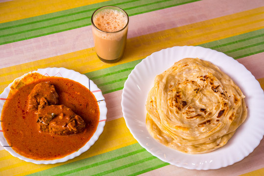 Traditional Kerala food - fish curry, South Indian parotha (paratha) and tea with milk. The set was ordered at a regular restaurant in Alleppey and cost only 75 rupees (1 euro)