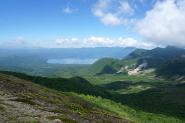 樽前山から望む支笏湖