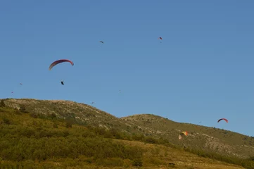 Fototapeten paragliding in de franse bergen © henkbouwers