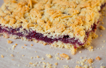 Raspberries crumble slices