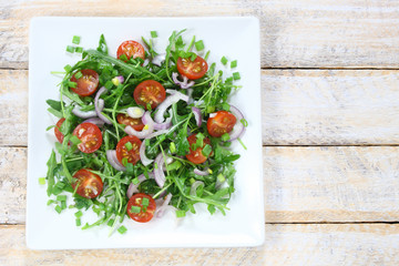 Salad with arugula, tomato and red onion