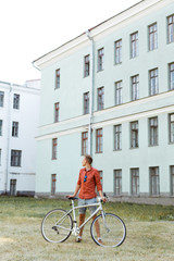 Obraz premium Man with a bicycle in the city