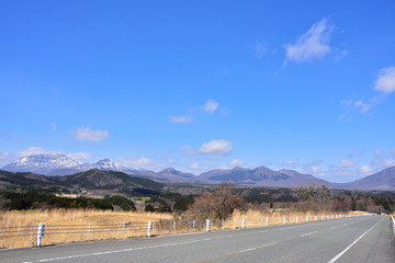 岡山県から見た早春の大山(その2)