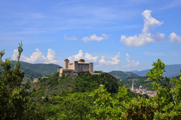Fototapeta na wymiar Spoleto, borgo medievale in Umbria (Italia)