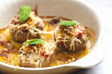 baked champignons with bacon