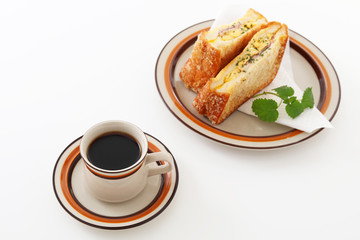 おいしそうなサンドイッチと珈琲 