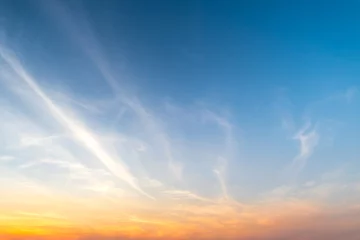 Crédence de cuisine en verre imprimé Ciel Ciel dramatique de coucher de soleil et de lever de soleil.