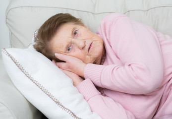 m&uuml;de &auml;ltere dame