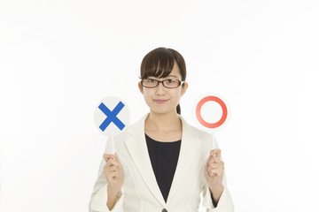 ○×両方を出す女性　質問前　イメージ