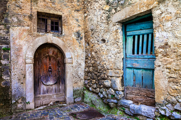 Fototapeta na wymiar charming abandoned streets of old italian villages