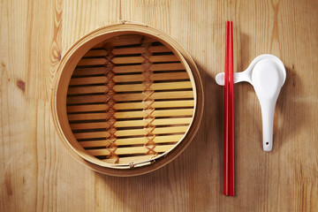 steamer with cutlery 