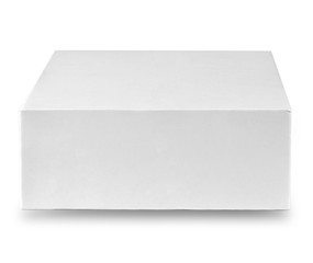 Closed white cardboard box - 105941827