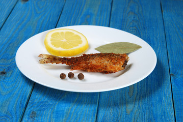Grilled fish with lemon
