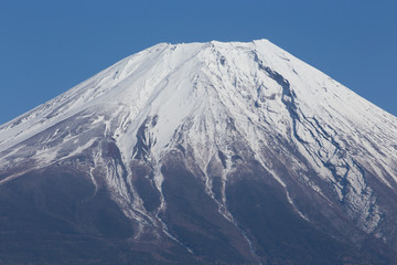 Fototapeta na wymiar 朝霧高原付近から見た富士山 