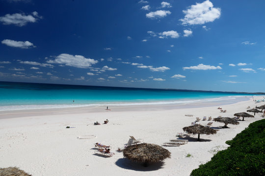 Bahamas: Pink Sands Beach