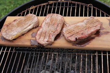 Steak indirekt grillen
