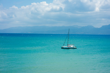 Fototapeta na wymiar Boat in blue sea