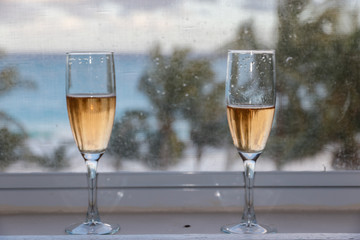 Bahamas: 2 drinks in the window