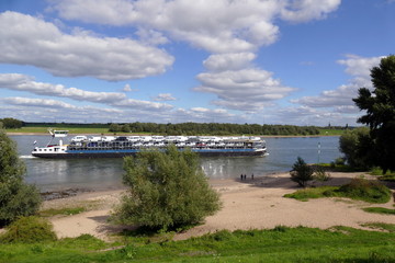 Transport mit einem Binnenschiff
