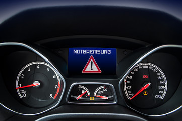 Cockpit mit Notbremsassistent