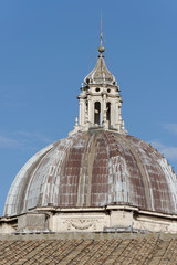 Fototapeta na wymiar Basilica of Saint Peter in Vatican in a summer day
