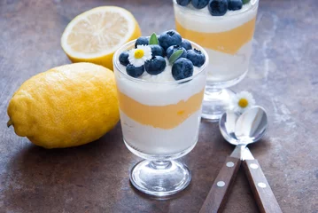 Gordijnen Lemon Blueberry dessert © letterberry
