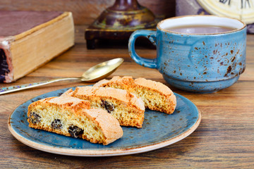 Kantuchchi with Almonds and Raisins, Biscotti