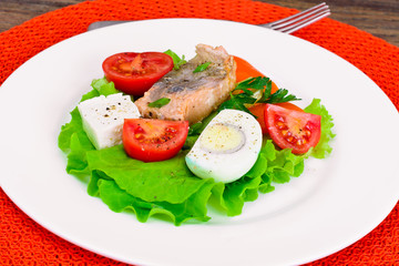 Salmon, Lettuce, Tomato and Sweet Pepper with Egg