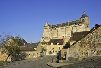 Fototapeta na wymiar Châteaudun (28200) au pied de son château, département d'Eure-et-Loire en région Centre-Val-de-Loire, France