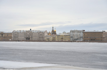 Fototapeta na wymiar View of Frozen Neva River in center of St.Petersburg.