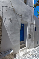 Obraz premium White wall of old house in Chora town, Naxos Island, Cyclades, Greece