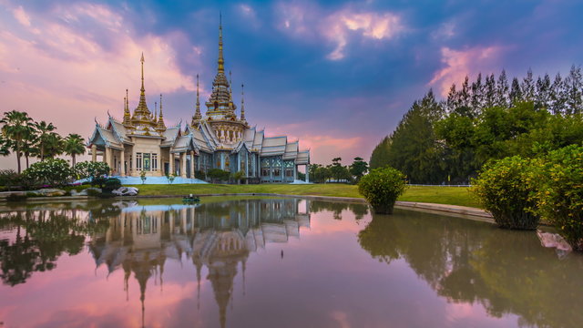 Wat Non Kum Landmark Temple Of Nakhon Ratchasima,Thailand (Time Lapse Day To Night)