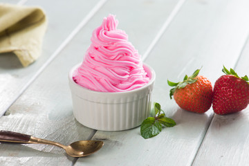 Strawberry yogurt ice cream