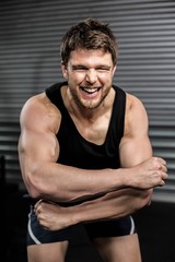 Obraz premium Smiling fit man screaming 