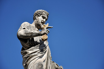 Obraz premium Statue of Saint Peter in Saint Peter square. Vatican city
