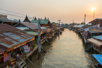 Fototapeta premium Amphawa floating market in the evening