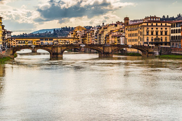 Fototapeta premium buildings overlooking the Arno river in Florence