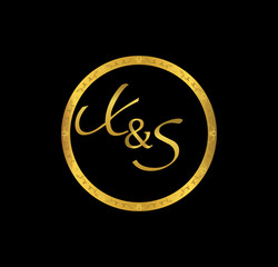 XS initial wedding in golden ring