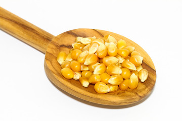 Ein Löffel Popcornmais
